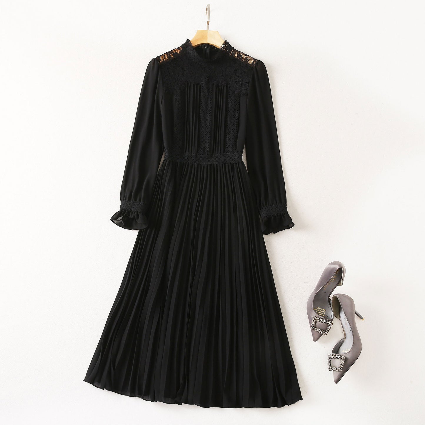 Heavy-duty Lace Pleated Medium-length Dress